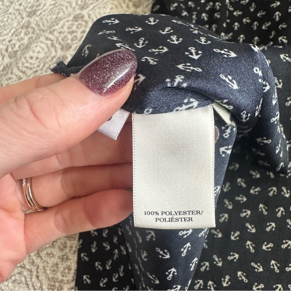 Ann Taylor Nautical Navy Blue Sleeveless Anchor Print Top - Picture 6 of 6